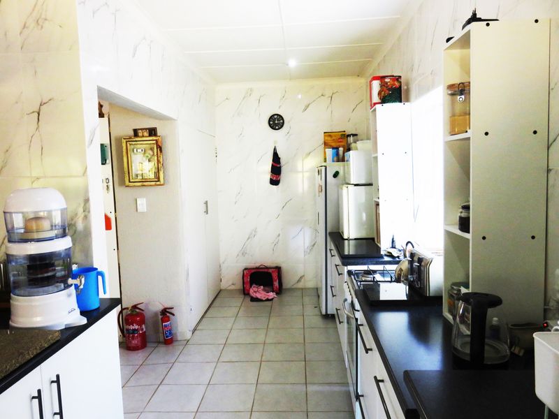 Perfect Position & Pretty Property in Deneysville, Vaal Dam - Photo 7