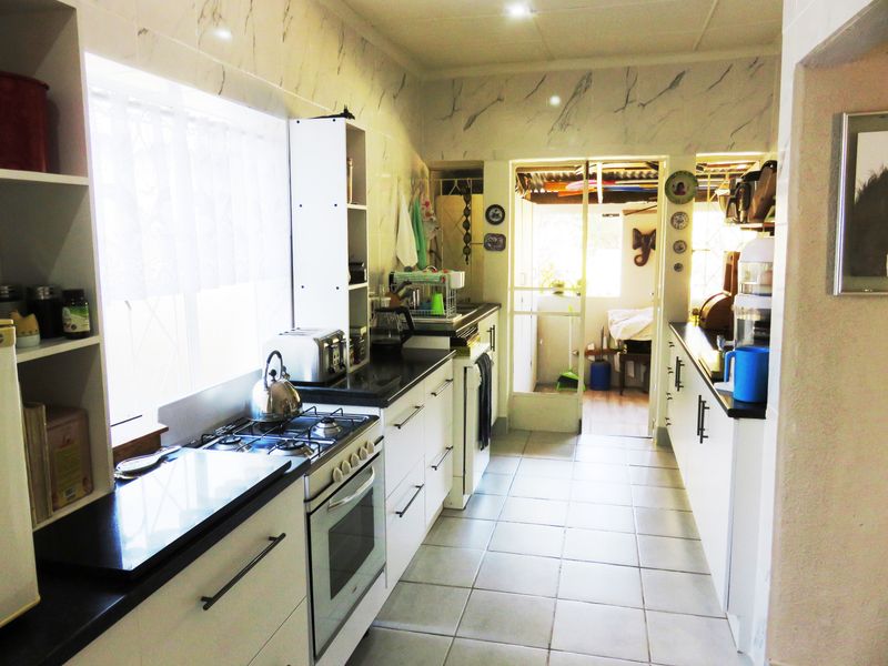 Perfect Position & Pretty Property in Deneysville, Vaal Dam - Photo 6