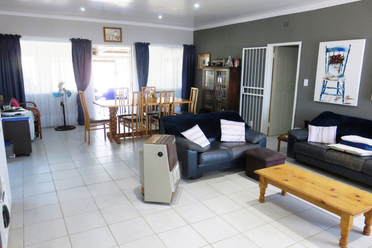 Perfect Position & Pretty Property in Deneysville, Vaal Dam - Photo 2