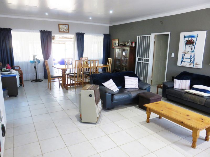 Perfect Position & Pretty Property in Deneysville, Vaal Dam - Photo 2
