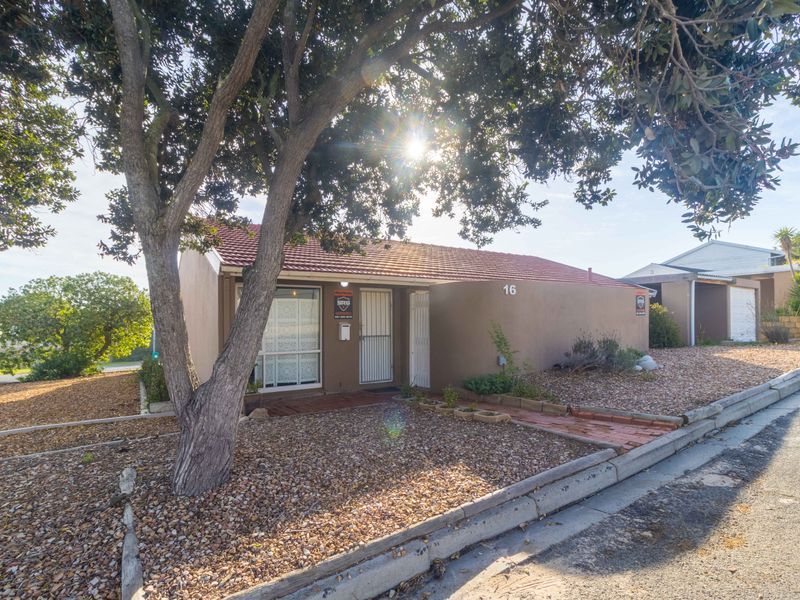 Freestanding 3 Bedroom Homes in Melkbosstrand Within Walking Distance to the Beach - Photo 4