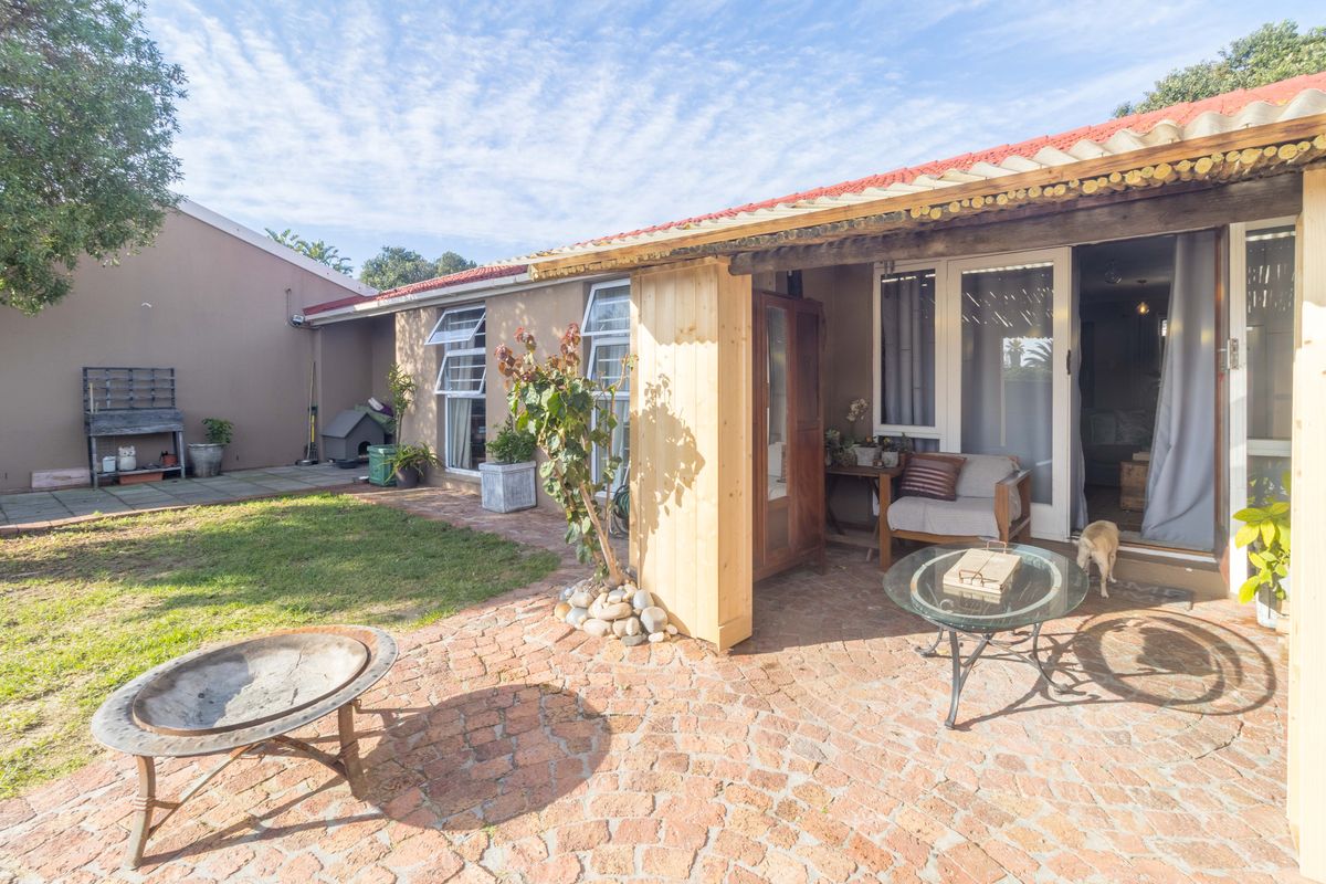 Freestanding 3 Bedroom Homes in Melkbosstrand Within Walking Distance to the Beach - Photo 2