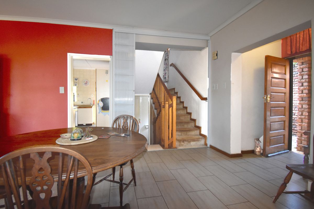 ALL OFFERS INVITED on this Clarendon home - Photo 4