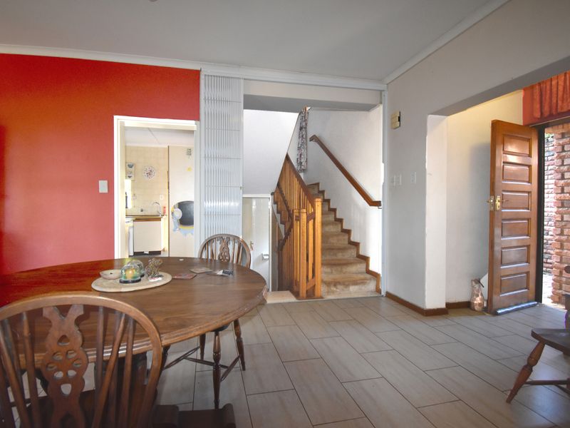 ALL OFFERS INVITED on this Clarendon home - Photo 4
