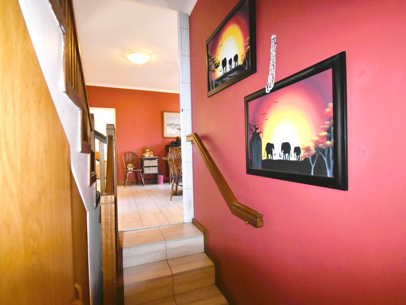 ALL OFFERS INVITED on this Clarendon home - Photo 9