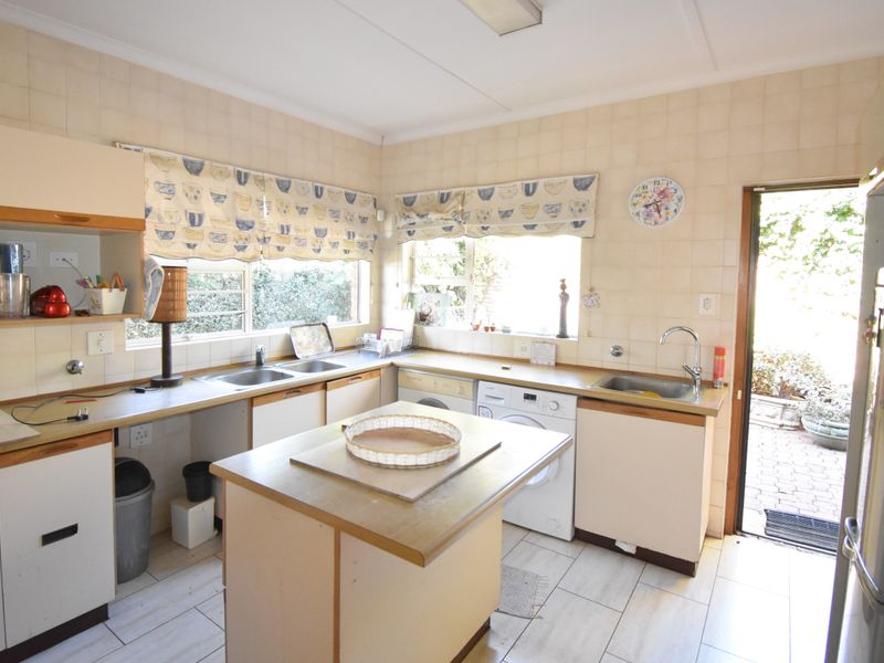 ALL OFFERS INVITED on this Clarendon home - Photo 6