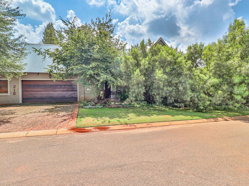 Charming North-Facing Retreat with Breathtaking Pivot Outlook - Photo 5