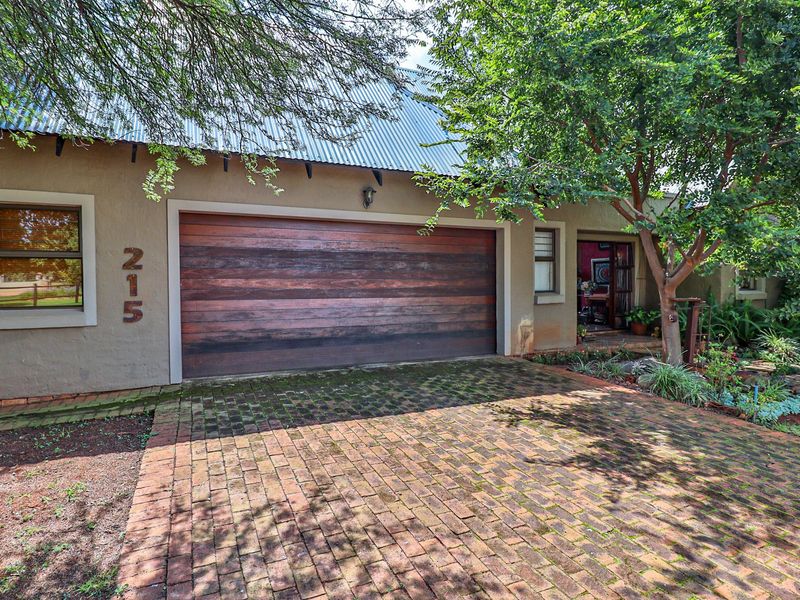 Charming North-Facing Retreat with Breathtaking Pivot Outlook - Photo 6