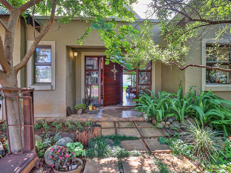 Charming North-Facing Retreat with Breathtaking Pivot Outlook - Photo 7