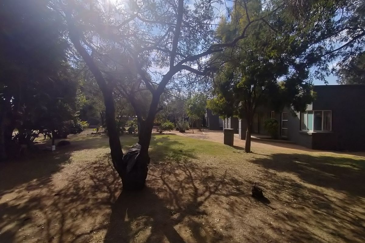 This substantial 10,000 square meter investment property in Heatherdale - Photo 2