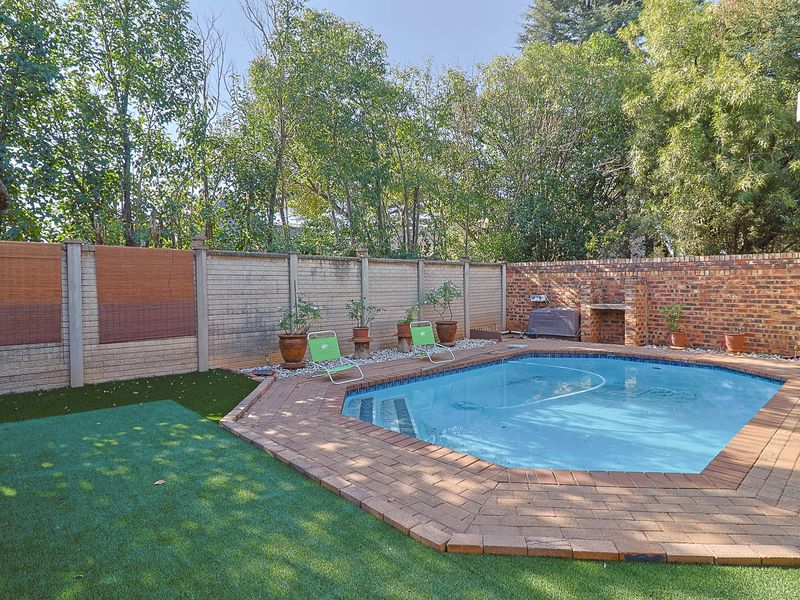 mmaculate Single-Storey Gem: Private Corner Paradise with Tranquil Living and Boomed Security! - Photo 3