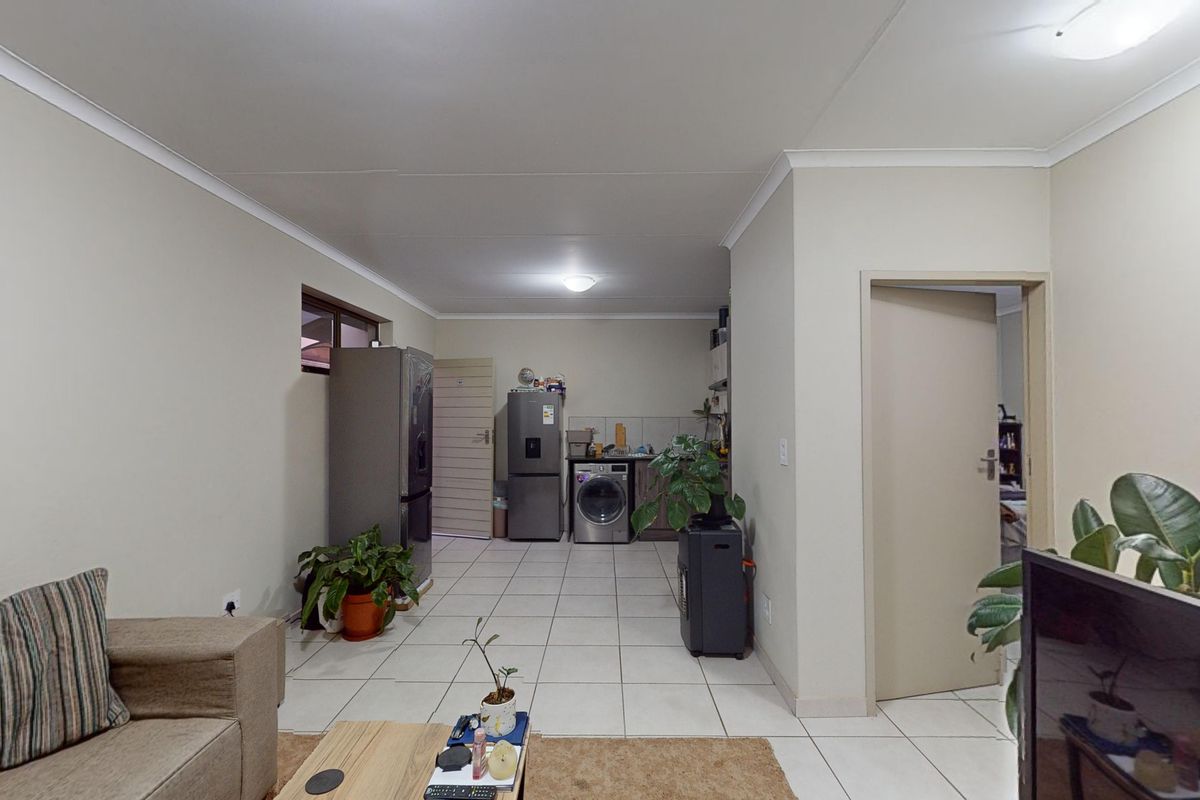 Stunning 2-bedroom Sectional Title For Sale in Brentwood Park, Benoni - perfect for modern living! - Photo 4