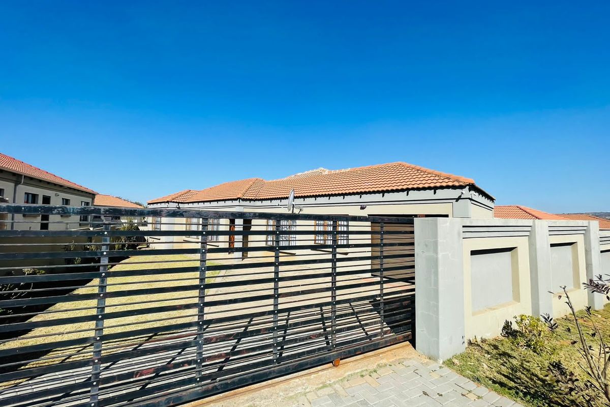 4  Bedroom house for Sale - Photo 3