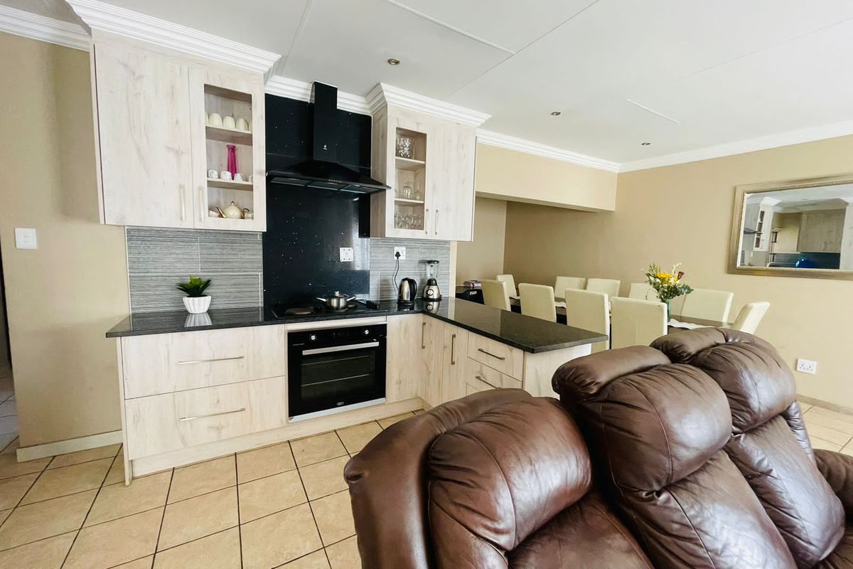 4  Bedroom house for Sale - Photo 4