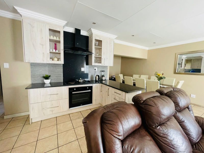 4  Bedroom house for Sale - Photo 4