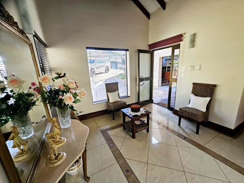 Entertainers Delight With Stunning Views! - Photo 5