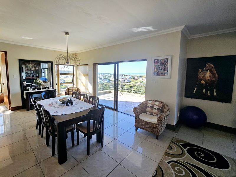 Entertainers Delight With Stunning Views! - Photo 8