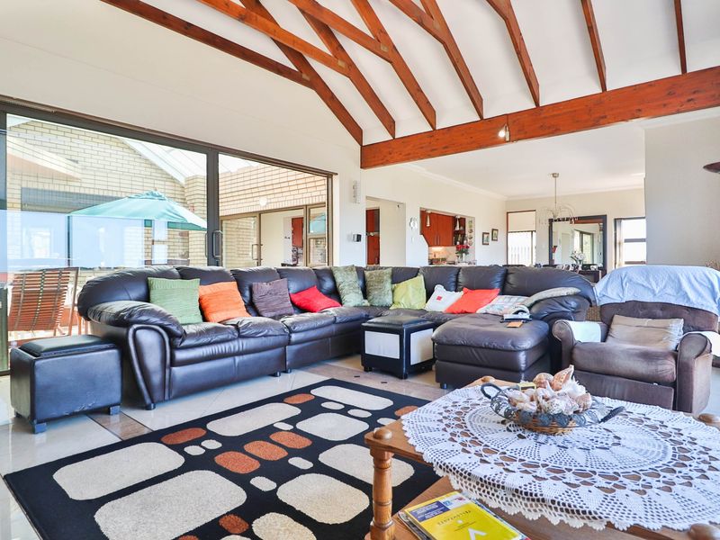 Entertainers Delight With Stunning Views! - Photo 7