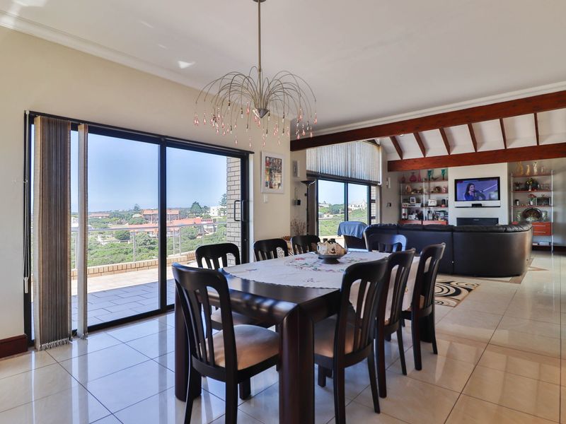 Entertainers Delight With Stunning Views! - Photo 9