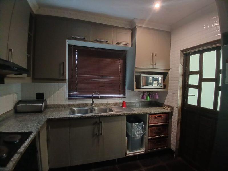 3 Bedroom House For Sale - Photo 8