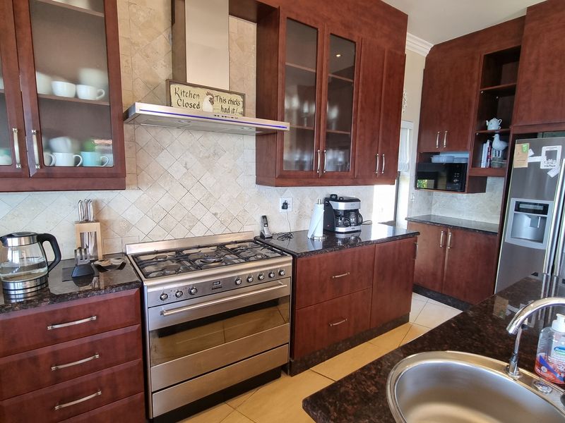 Southbroom Beachfront Luxury,  Expansive 9 Bedroom, 3 Level Coastal Sanctuary - Photo 8