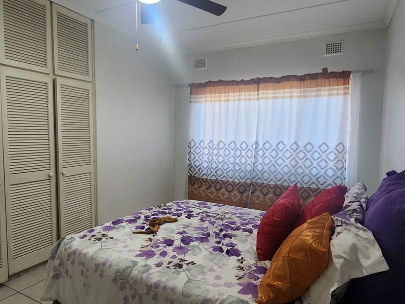 Spacious Three-Bedroom Home with Modern Entertainment Area - Photo 7