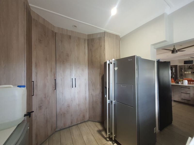 Spacious, Modern, Secure Three Bed Family Home - Photo 10