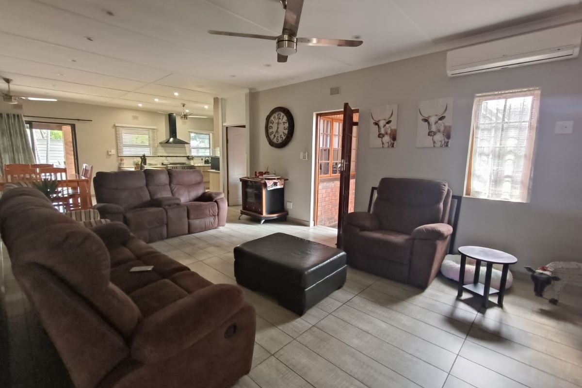 Spacious, Modern, Secure Three Bed Family Home - Photo 3