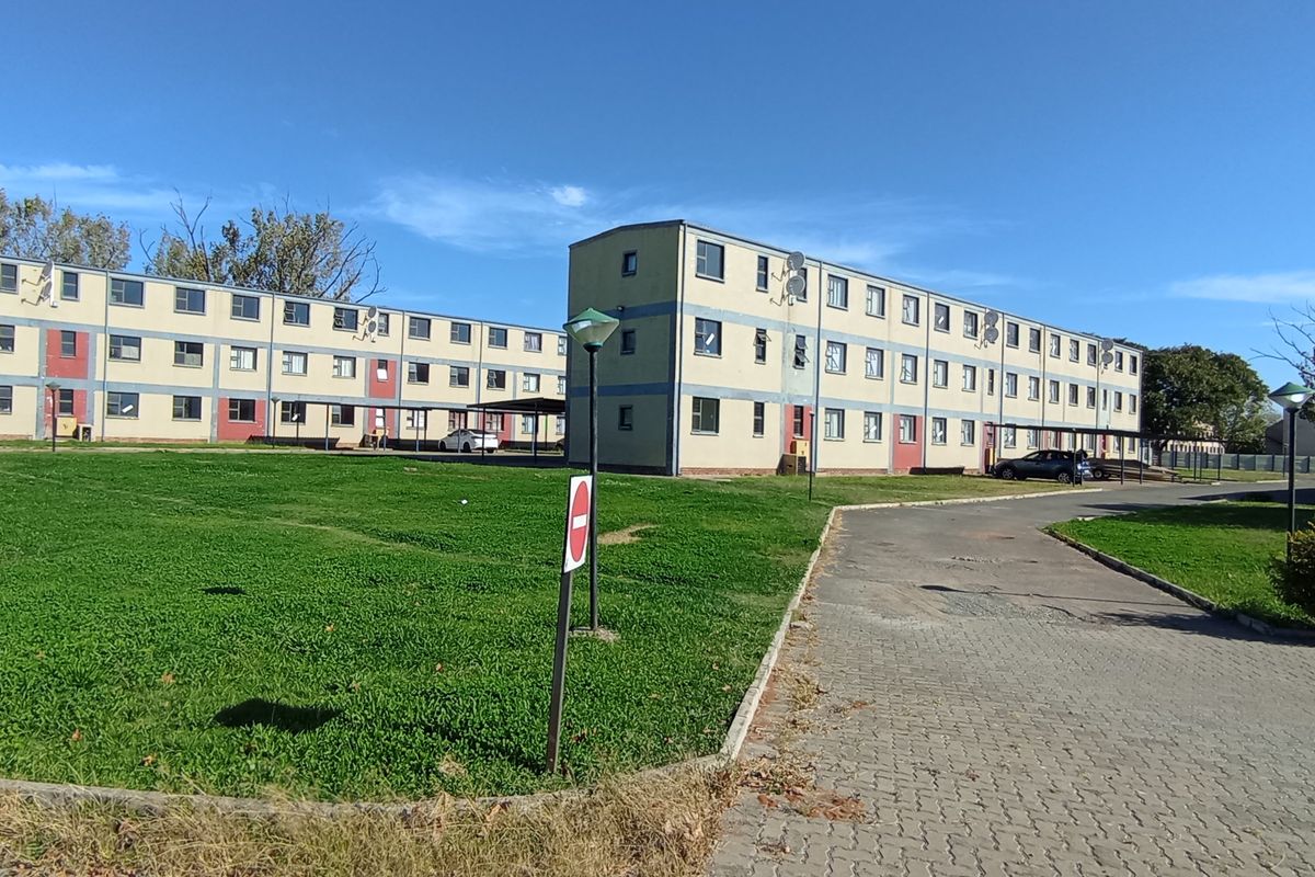 2 Bedroom Apartment For Sale - Photo 2