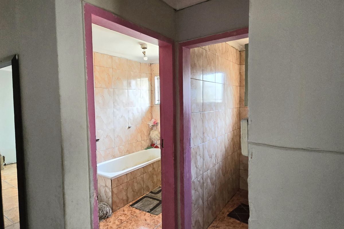 Charming 3-Bedroom House in Pine Ridge - Photo 4