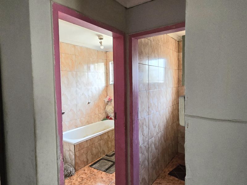 Charming 3-Bedroom House in Pine Ridge - Photo 4