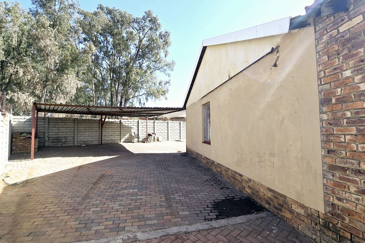 Charming 3-Bedroom House in Pine Ridge - Photo 5