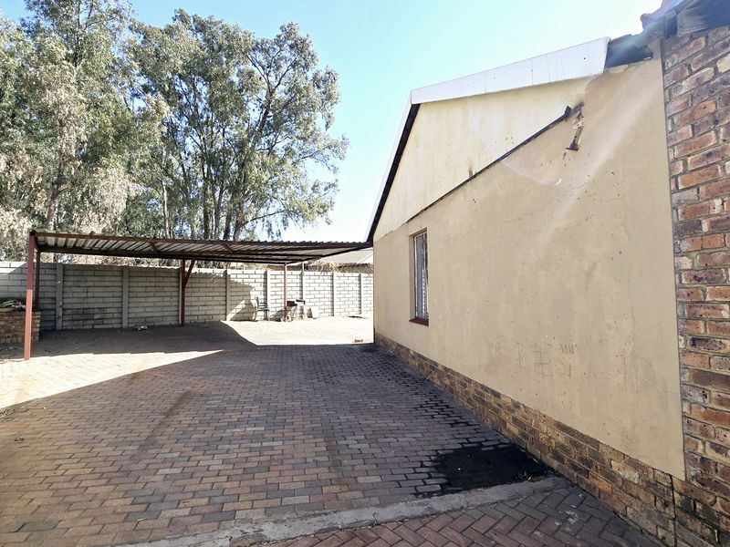 Charming 3-Bedroom House in Pine Ridge - Photo 5