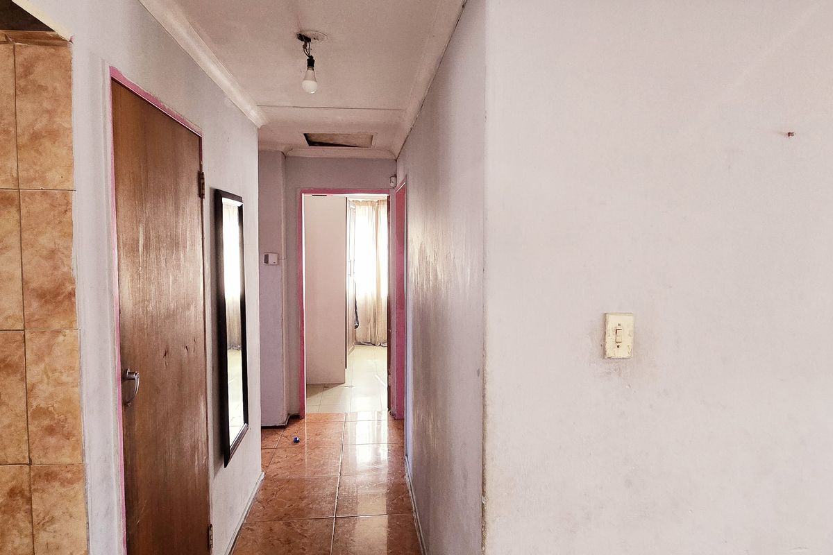 Charming 3-Bedroom House in Pine Ridge - Photo 3