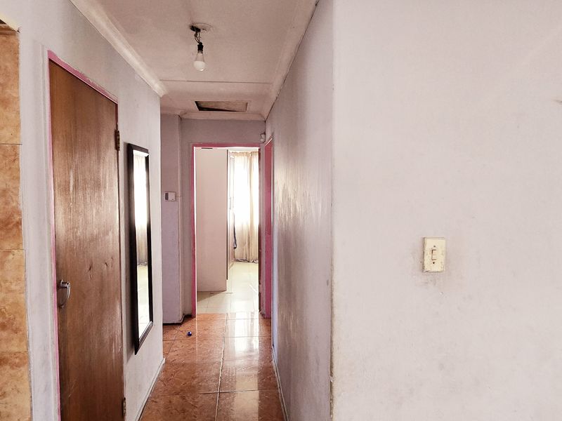 Charming 3-Bedroom House in Pine Ridge - Photo 3