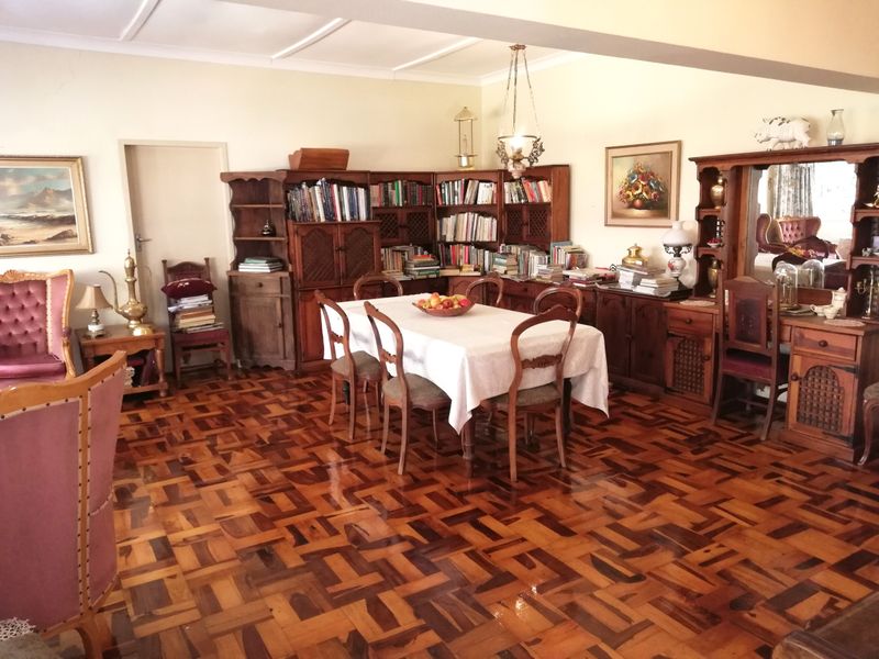 Private and secure living - Photo 5