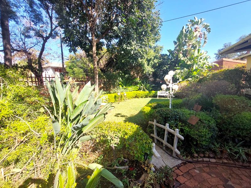 Private and secure living - Photo 3