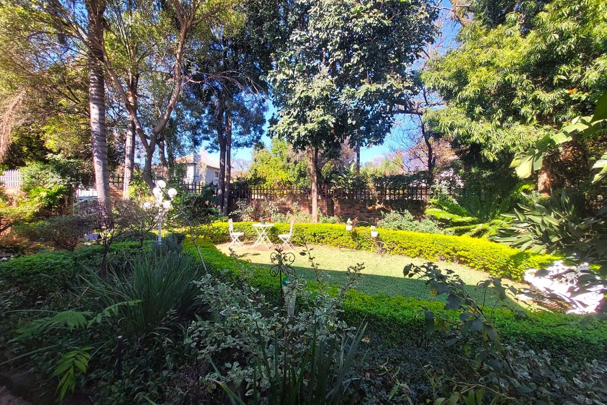 Private and secure living - Photo 2