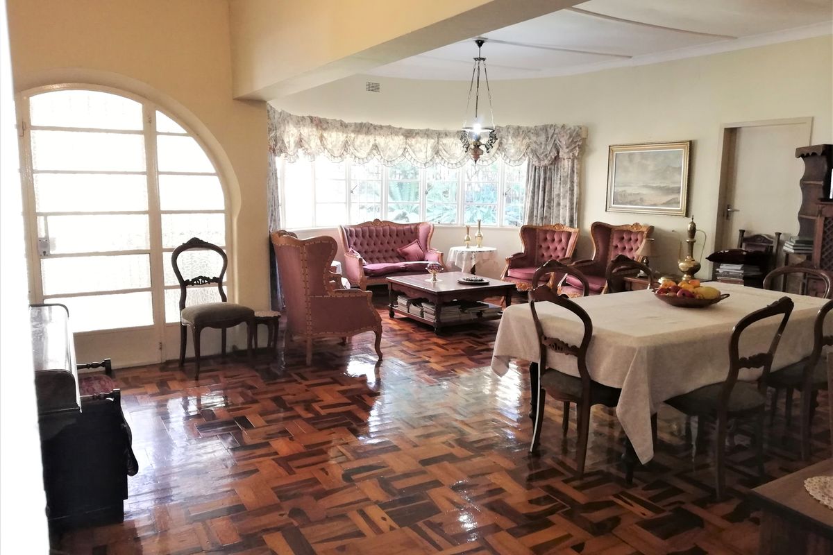 Private and secure living - Photo 4