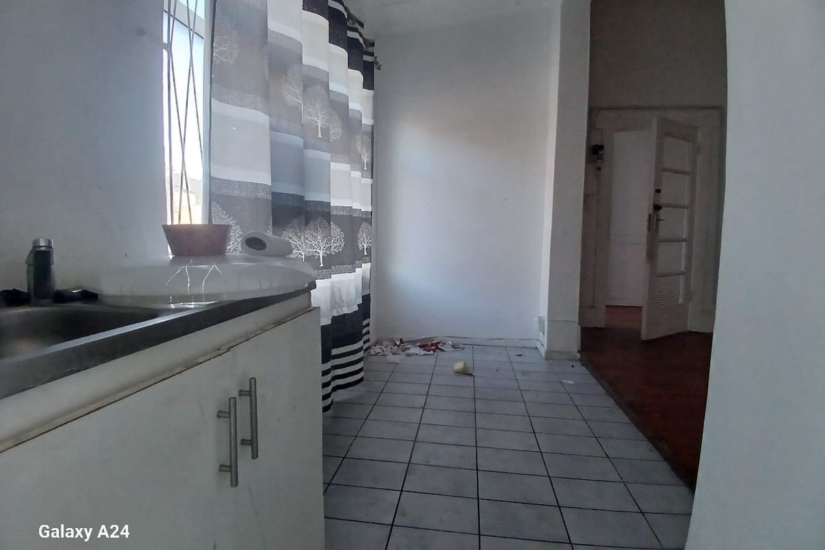 Prime Investment Opportunity; Earn Up to R19,000, 6 Bedroom Property with 3 bathrooms, in Quigney - Photo 4