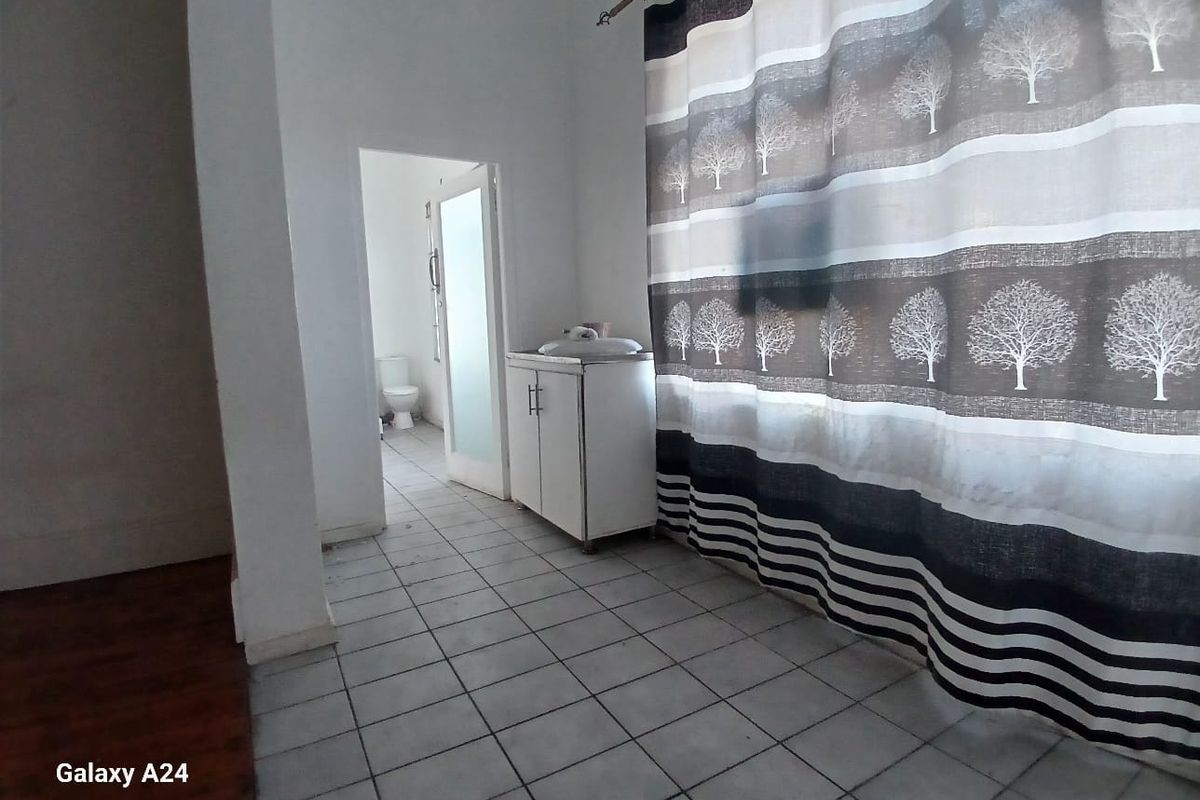 Prime Investment Opportunity; Earn Up to R19,000, 6 Bedroom Property with 3 bathrooms, in Quigney - Photo 3