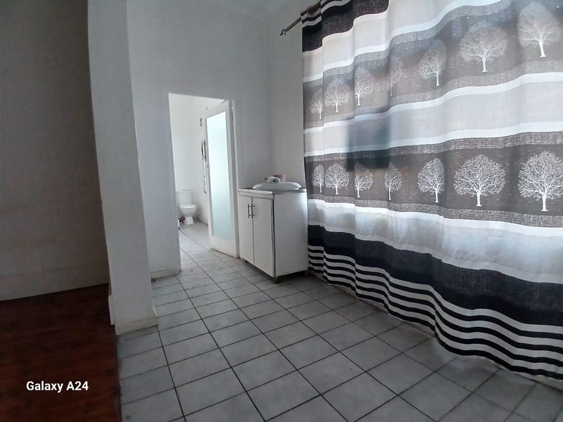 Prime Investment Opportunity; Earn Up to R19,000, 6 Bedroom Property with 3 bathrooms, in Quigney - Photo 3