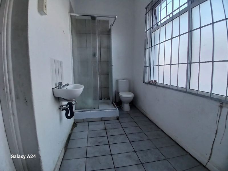 Prime Investment Opportunity; Earn Up to R19,000, 6 Bedroom Property with 3 bathrooms, in Quigney - Photo 9