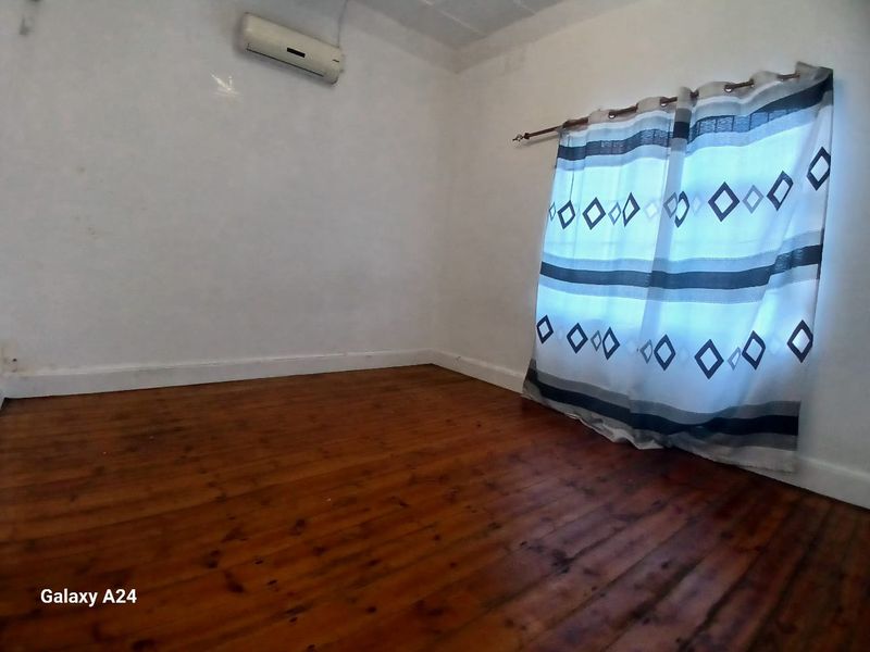 Prime Investment Opportunity; Earn Up to R19,000, 6 Bedroom Property with 3 bathrooms, in Quigney - Photo 7