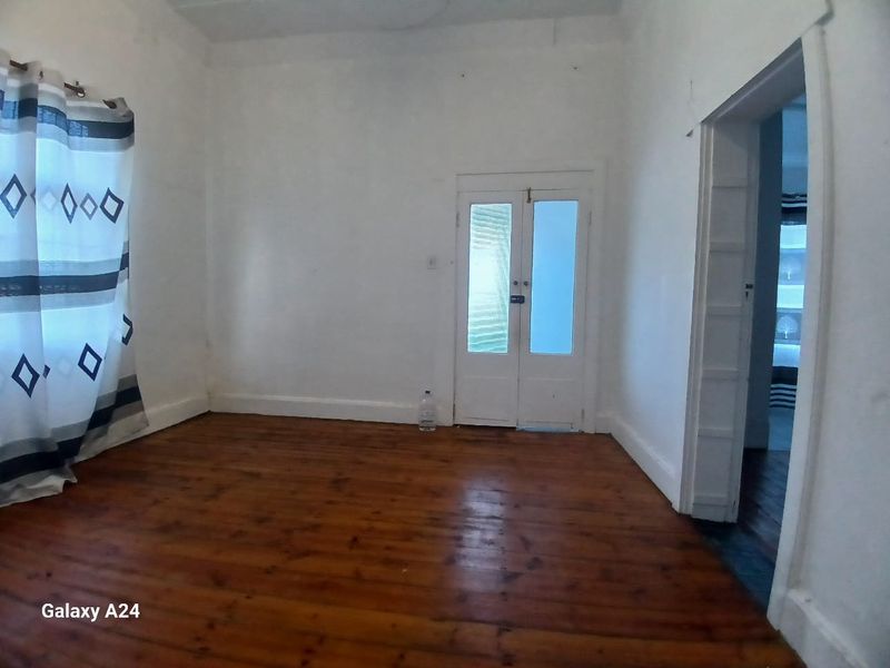 Prime Investment Opportunity; Earn Up to R19,000, 6 Bedroom Property with 3 bathrooms, in Quigney - Photo 8