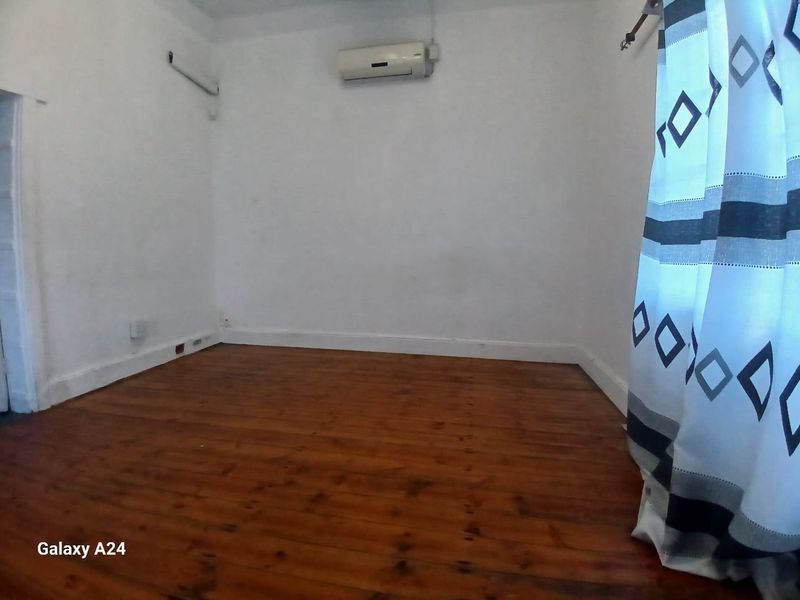 Prime Investment Opportunity; Earn Up to R19,000, 6 Bedroom Property with 3 bathrooms, in Quigney - Photo 6