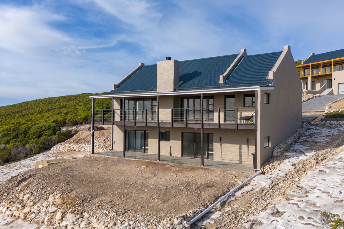 Nature Reserve Lifestyle with stunning views! - Photo 2