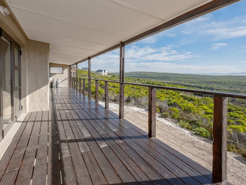 Nature Reserve Lifestyle with stunning views! - Photo 9