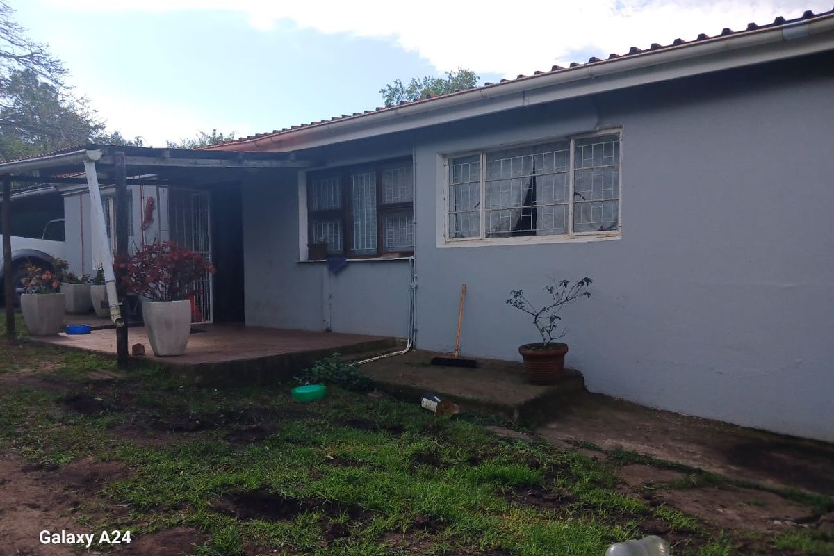 4 Bedroom Small Holding, Chicken farm in Macleantown, - Photo 4