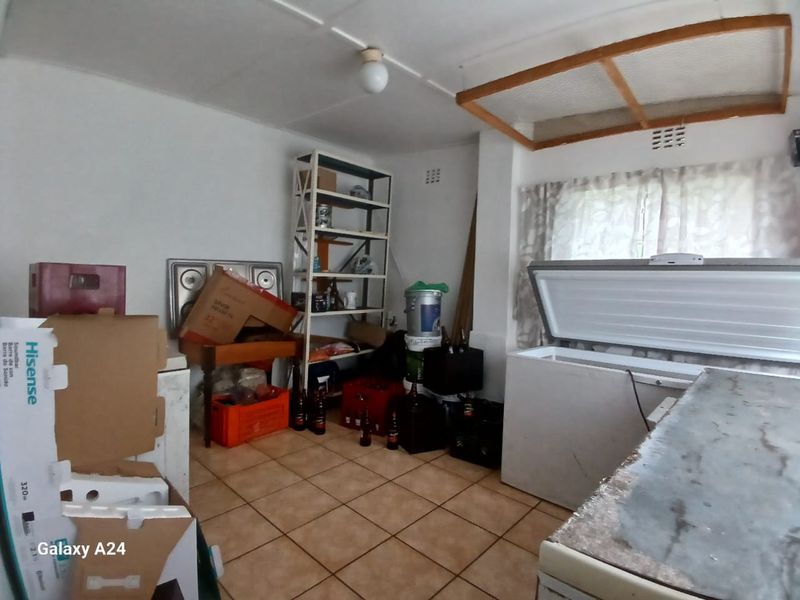 4 Bedroom Small Holding, Chicken farm in Macleantown, - Photo 7